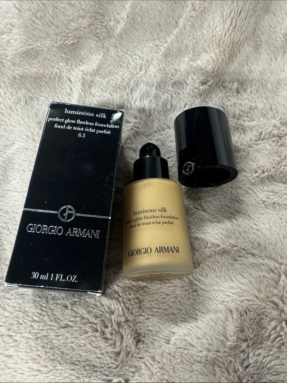 Giorgio Armani Luminous Silk Foundation - Beige with Black Cap